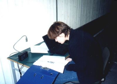 Lisa skriver beretning
