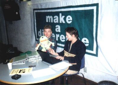 Thomas Persson og Lisbeth leger også med
