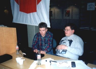 Persson og Mads ved dirigentbordet
