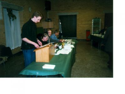 Jesper på talerstolen
