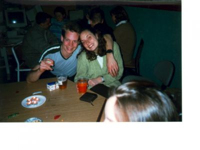 Næstformanden og en ukendt deltager fører sig frem
