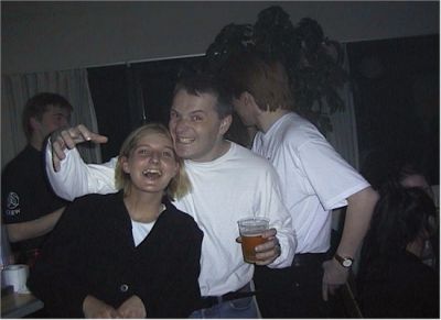 Schumann har fundet en lille uskyldig(?) pige at overfalde
