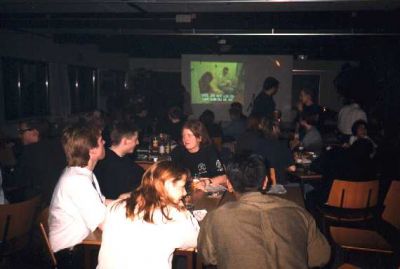 Og så er det blevet tid til at starte karoke-anlægget op...
