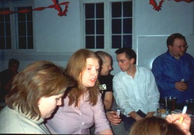 Og på den anden side af baren med flere bestyrelsesmedlemmer
