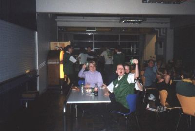 Festen fredag er igang - og Helene er med!
