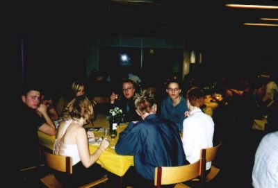 Deltagerne er også klar til fest
