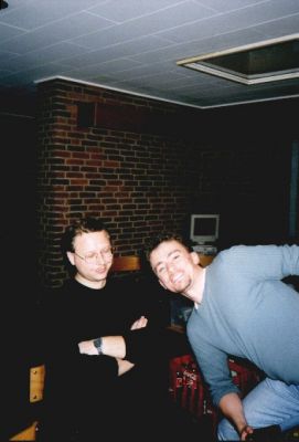 Steen og Allan er friske i baren...
