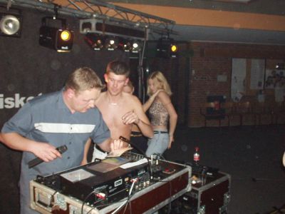 Jacob og Stig styrer som sædvanlig diskoteket
