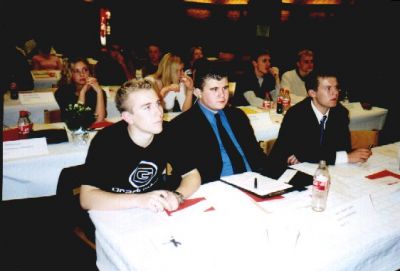 FU bordet lytter efter
