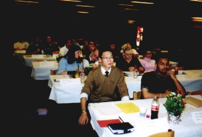 Den anden side af salen med Jesper Johansen i forgrunden
