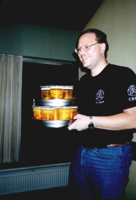 Steen giver valgbajere efter at være blevet genvalgt til formand
