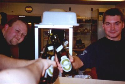 Mønsted og Loft igang med aftensmaden til fredag
