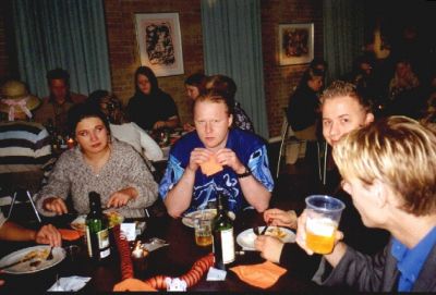 Så er maden på bordet, Mie og Lean og tager for sig af retterne
