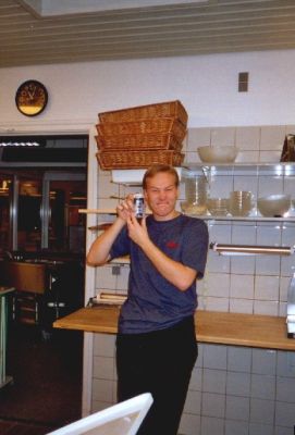 Folket prøver en T-beer
