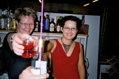 Stine og Anja har styr på baren
