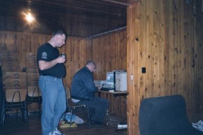 Også her, nu arbejder han, mens Steen V hjælper til
