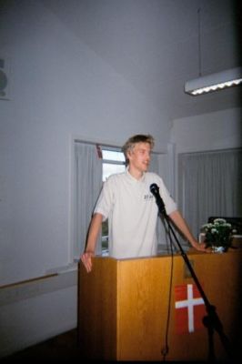 Benjamin er kommet på talerstolen
