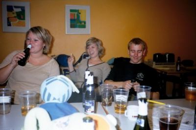 I PG lokalet bliver der også holdt seriøst møde
