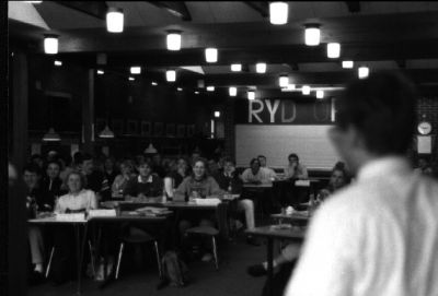 Et kig ud over salen med blandt andet Stine Ibsø, Flemming Hansen, Per Loft, Jette Kristensen og Lene Rosenkvist
