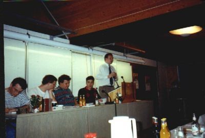 Dirigentbordet, mens Jacob Tietge er på talerstolen
