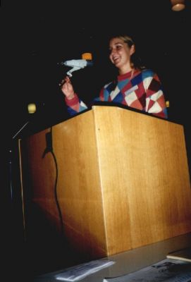 Karin Marie Olsen er på talerstolen - og på vej i FU
