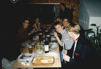 Så er vi klar til fest lørdag aften med blandt andet Pia Pedersen og Mogens Julsdorf i pænt tøj
