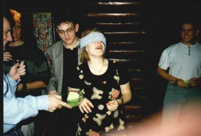 Karin Dinsen trækker årets vinder i den store Venner konkurrence
