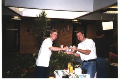 Peter Schumann lokker en uskyldig FU'er i LH's Venners lotteri-fælde
