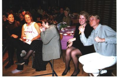 Farveladerne alias dommerpanelet i fuld gang med at modtage bestikkelse
