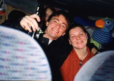 Det samme gør Svendsen med Signe, der nu er kommer indenbords igen
