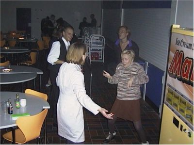 Festen synger på sidste vers...
