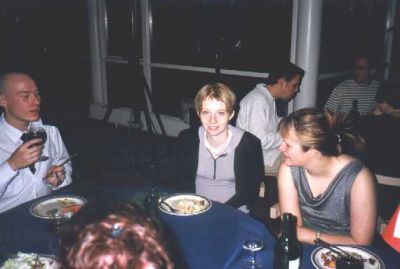 Martin, Gunhild og Ditte er klar til fest
