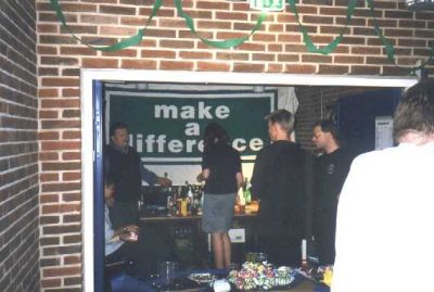 Baren set på afstand
