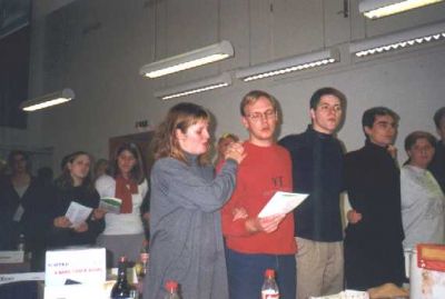 Så synges der "sgu gammel venskab rent forgaa"
