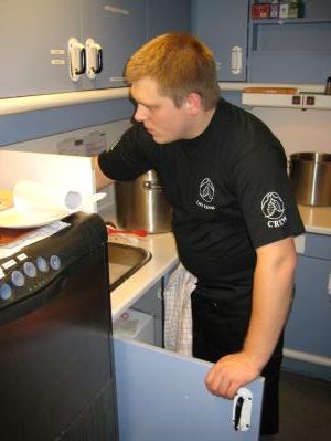 Imens at Dixen passer opvasken
