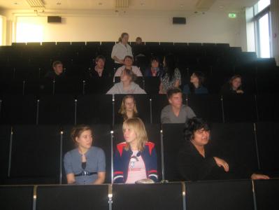 Så er vi tilbage i mødesalen
